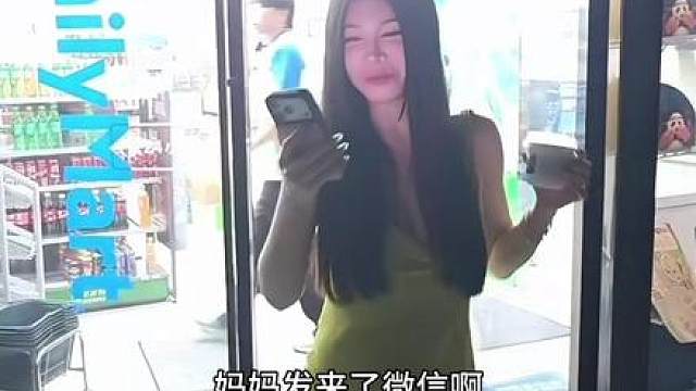 “妈妈看直播也是看上头了”