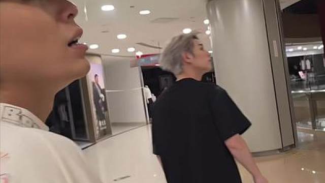 捉迷藏游戏 三个猎人里面有内奸这你受的了吗