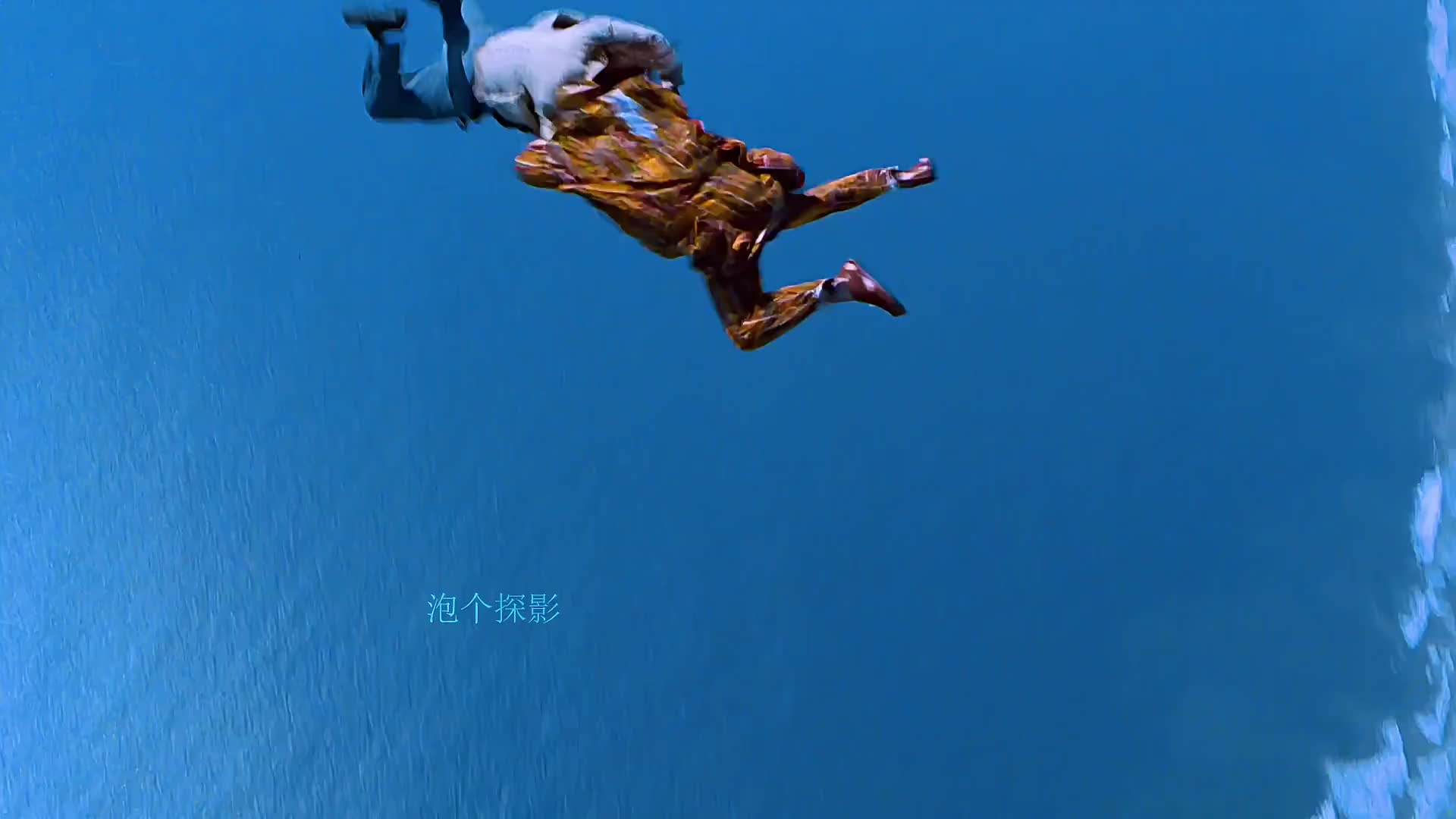 歹徒想用炸弹吓唬男人，结果却悲剧了