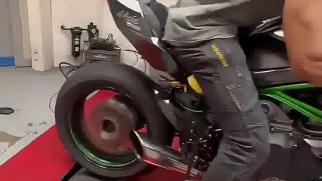 测功机上测试川崎H2R 太暴力了