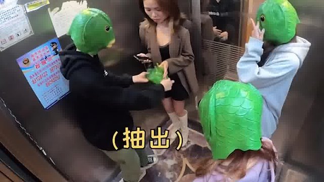 电梯人从众测试，呆萌路人好配合