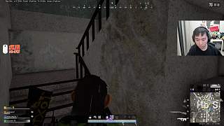 跳傘被車卡住狂笑