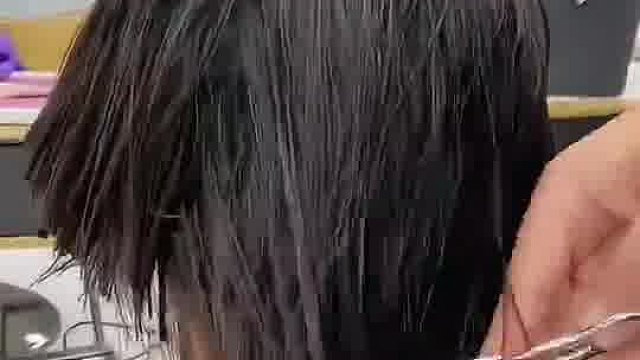 让发型师剪了个防早恋发型，结果﹉