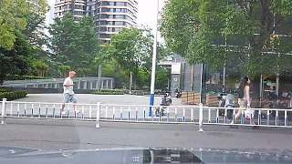 車庫發(fā)現(xiàn)棒球棒疑為刺客兇器