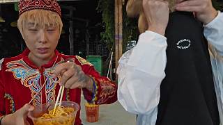 杰哥被誤認(rèn)本地人獲免費抓飯嫌太甜