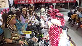 林語(yǔ)自己跟自己干