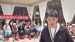 古裝表演引爆全場(chǎng)歡笑