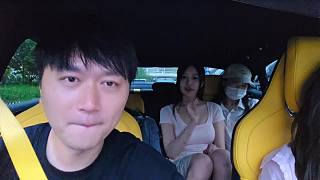 車內(nèi)直播詢問(wèn)小米車牌號(hào)