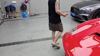 體驗新款大牛超跑興奮