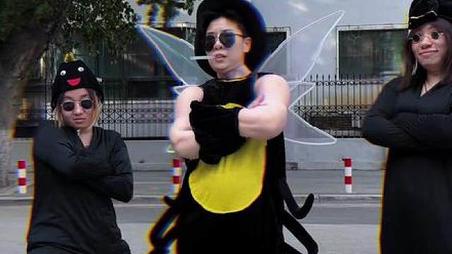 这样的蚊子叮你一下，你怕不怕