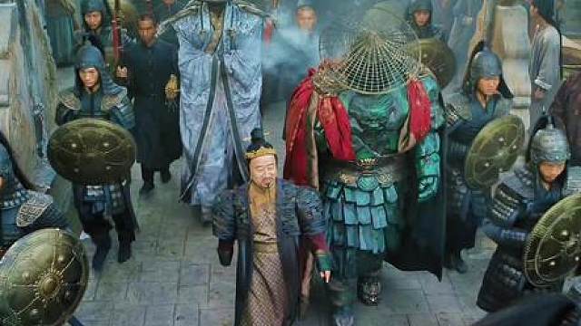 男人只有1米5，没想到身后的高手却有3米高，