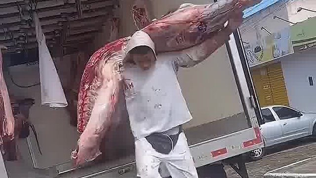 国外的牛马，也得亲自干~
