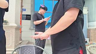 滑倒流血急呼救護(hù)車