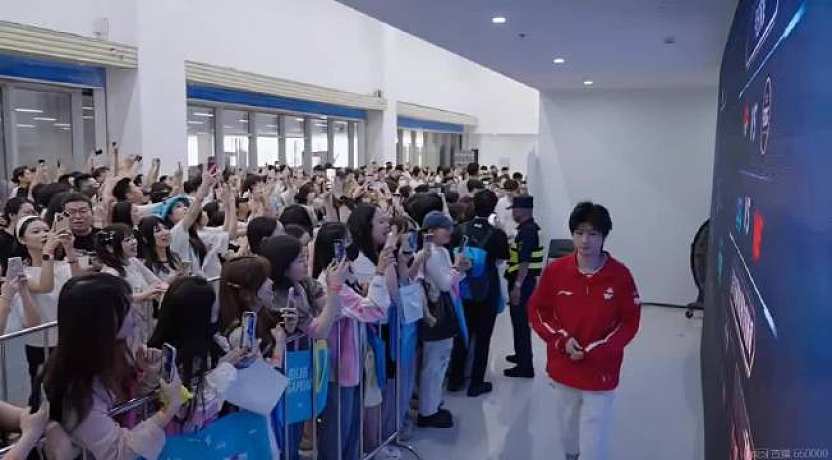奇跡之夜！就在今天，LPL登峰組老八WE以下克上BLG，成為唯一一支進入勝者組的騎士之路隊伍，雖然比
