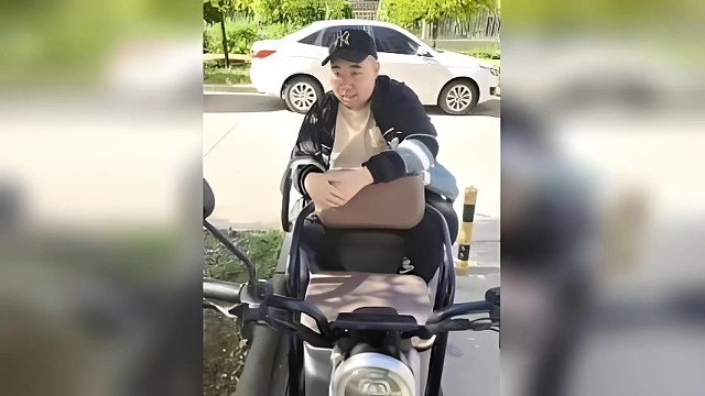 抓拍的自媒体刘博海精彩片段照片合集！