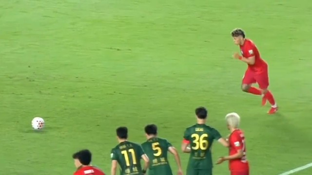 中超神场面！纳萨里奥点球违例！，也太有看点了#足球