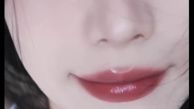 你是知道的，我第一次离女孩的嘴唇这么近