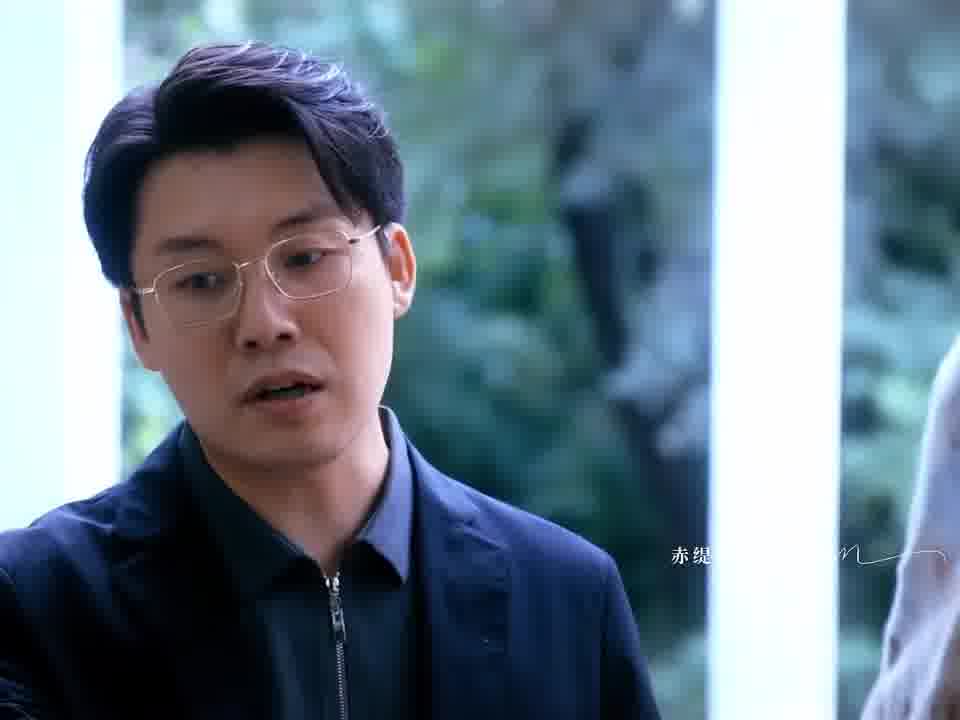 周荣一暴躁  路边的狗都得挨两脚