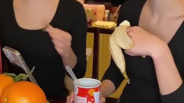 妹妹又来抢位置了