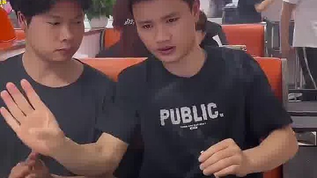 现场把烟变消失！小伙都惊呆了