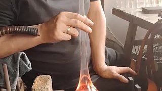 知道玻璃杯是怎么做的嗎？聽我給你吹！