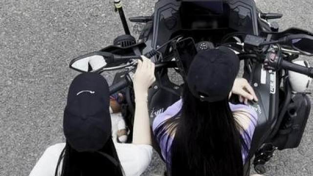非得要高高瘦瘦的，我们两这种矮矮胖胖的不行吗？