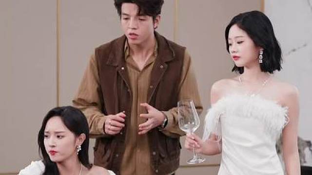演员为了角色大打出手，谈好的女主角戏份却因丈夫的出资沦为配角？导演将傅太太认错