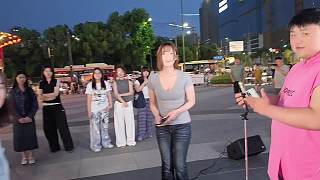 專業(yè)舞蹈表演驚艷圍觀路人