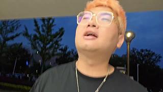 加微信失敗女孩疾跑