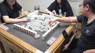 麻將緊張直冒汗！