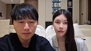 親密互動親吻臉頰幸福洋溢