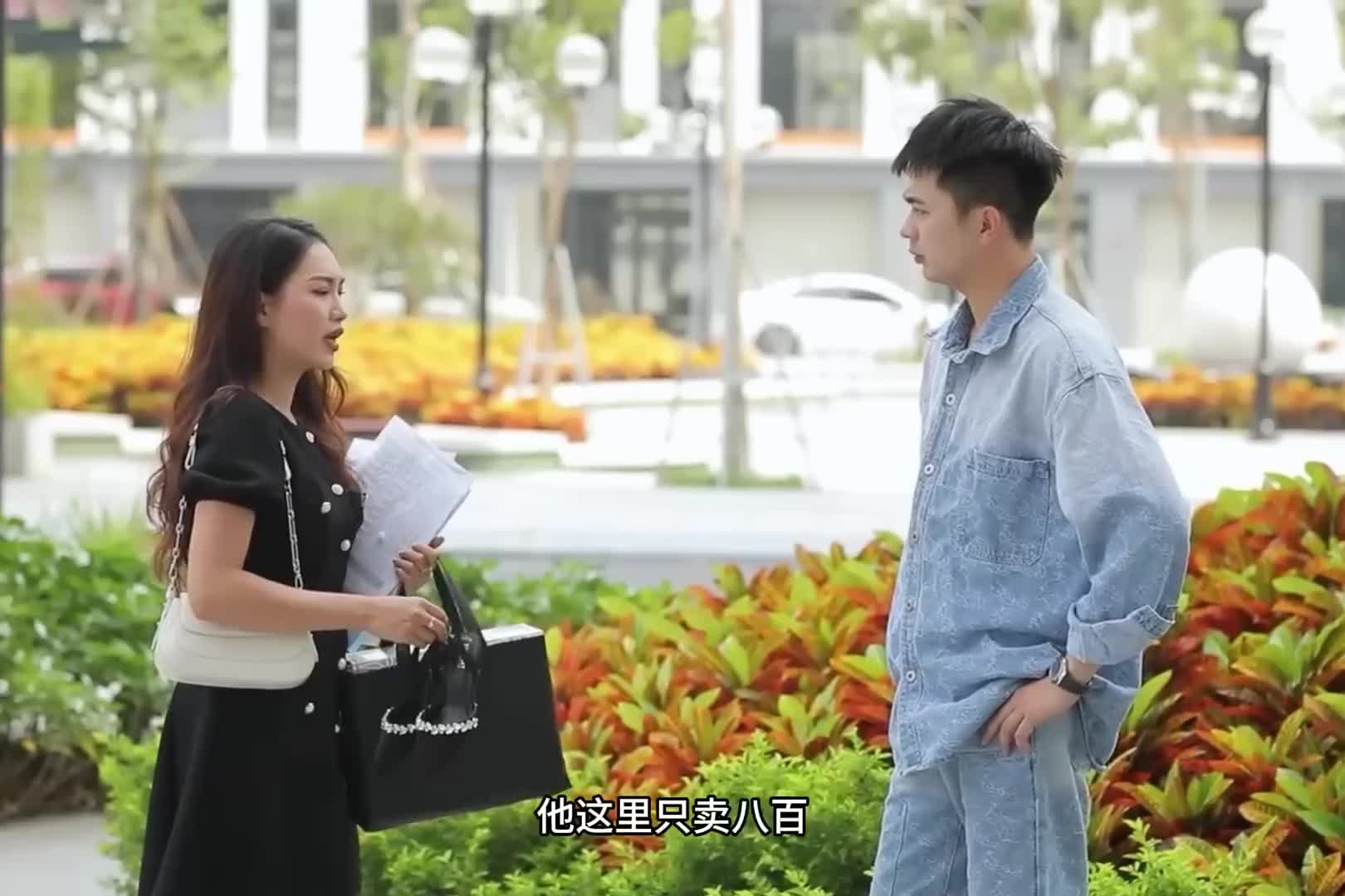 美女精心打扮见客户，却穿了一双散发异味的旧拖鞋