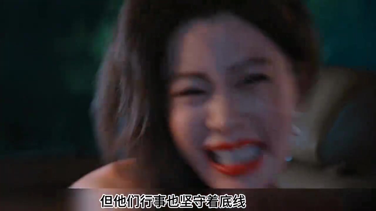 身着清凉的女人半夜搭车  司机心怀不轨 结果意想不到