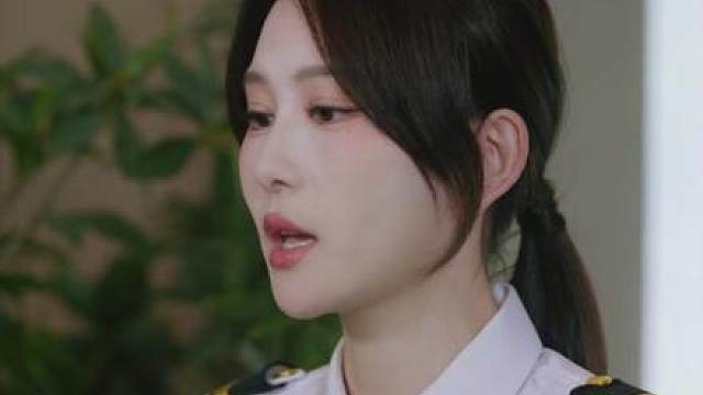 星云航空王牌女飞行员鹿灵职场失意、生活低谷时，恰逢新任总裁岑屹楼履新，二人结下奇妙缘分