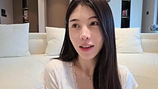 他賴在屋內(nèi)堅決不走