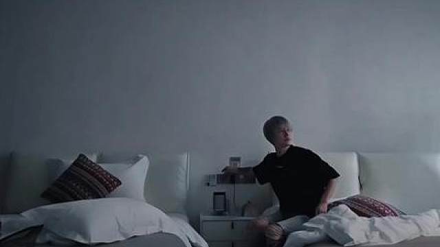 户外的尽头始终还是他自己一个人