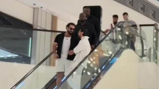 什么运气啊和客户约在Dubai mall喝咖啡，又偶遇霸总了