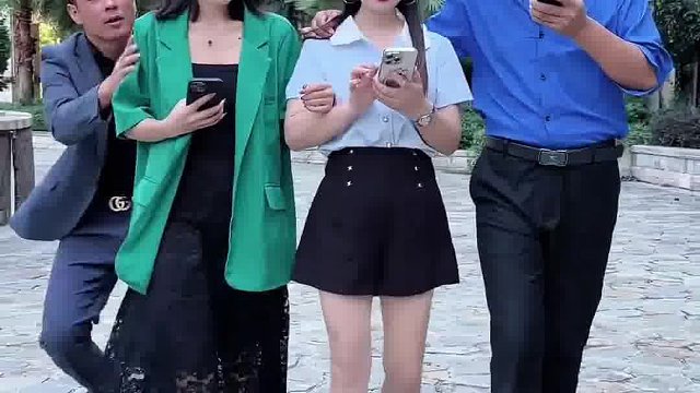 哥哥暗恋小姑子很久了，一直想找机会撮合他们，今天家庭聚会，楼下散步的时候，没想到歪打正着成就了一对