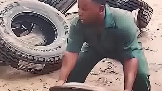 大哥：以后说话要漏风了
