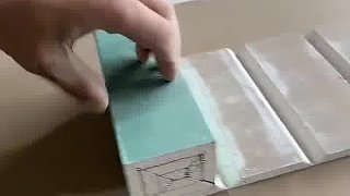 折疊起來(lái)的石膏板