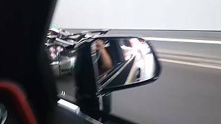 染發(fā)怕掉色弄臟車 讓同伴打車去