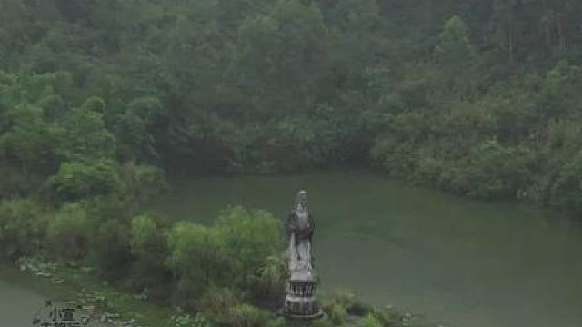 它是广西最悲惨的观音，被遗弃在人迹罕见荒山