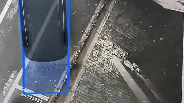 别管撞没撞，你就说停没停进去吧