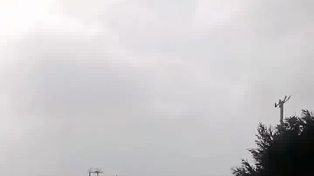 高速路发生的一幕，大哥二话不说这样做，真是太厉害了！