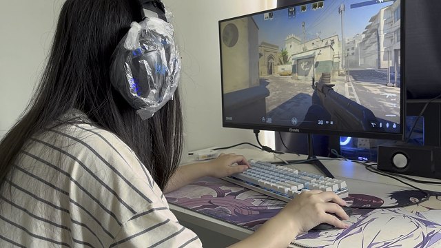 短短30秒展现了女朋友无与伦比的FPS天赋