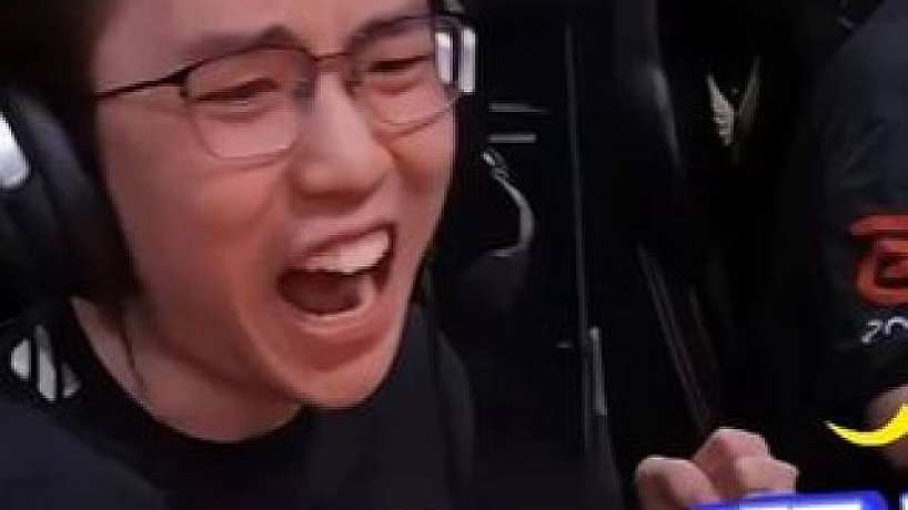 艾米莉亞小點聲別吵著對面睡覺了