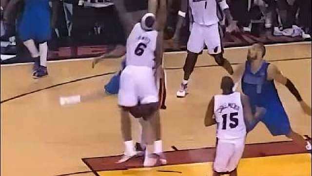 2011年NBA总决赛X因素之德克·诺维斯基，在第二场比赛的最后时刻，比赛的防守强度拉到最大，双方球
