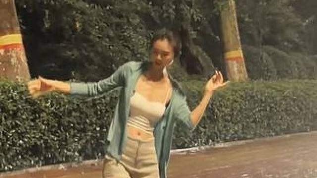 又是一次我亲爱的自己，能让别人快乐的人一定很善良，能让自己快乐的人一定很聪明！别让生活的压力挤走了你