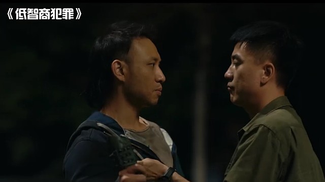 爆款引流：俩笨犯打车跑路，万万没想到一车乘客全是刑警，当场直接懵圈！