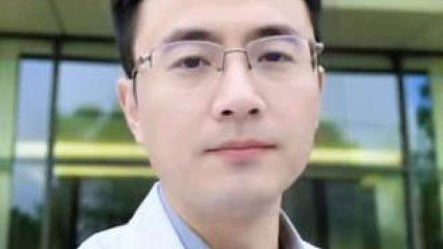 咱小杨季后赛首胜恭喜开拓者扳平马刺!